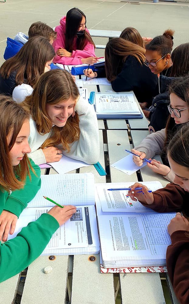 Bourses d’études financées par le Fonds Assomption France pour aider les élèves en difficulté à poursuivre leur scolarité.